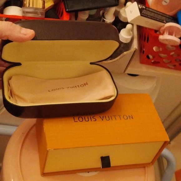 Authentic without tag attached new unisex Louis Vuitton sunglasses sunglasses. - Picture 6 of 6